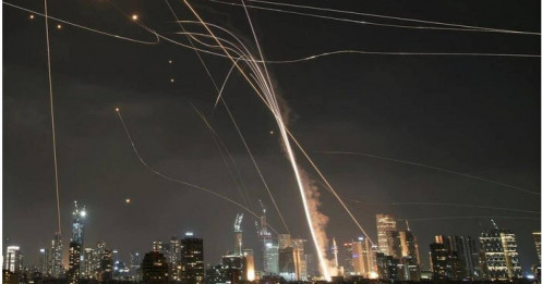"Vòm Sắt" bất lực trước hỏa lực Iran, Hezbollah, Israel tính phương án mạnh tay?
