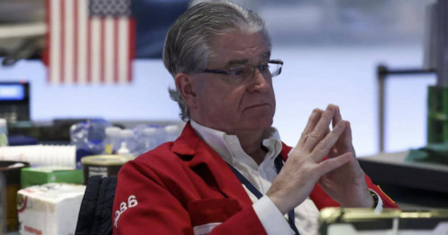 Dow Jones giảm gần 300 điểm