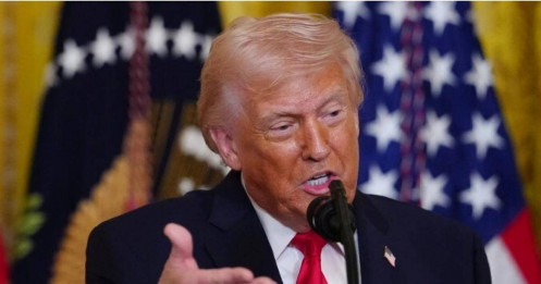 Ông Trump khuyên tàu hàng 'can đảm' đi qua Eo biển Hormuz