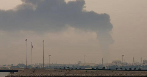 Iran đe dọa "thiêu rụi" hạ tầng dầu khí Trung Đông nếu bị tấn công