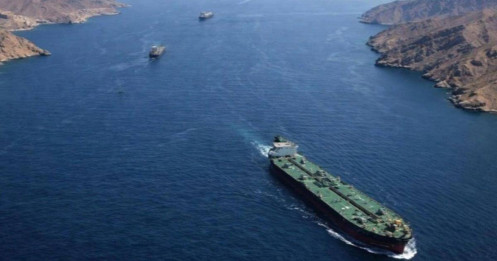 "Mọi quốc gia trừ Mỹ và Israel đều có thể đi qua eo biển Hormuz"
