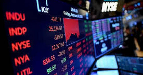 Chứng khoán giảm thêm, chính sách quân sự sẽ xoay trục?