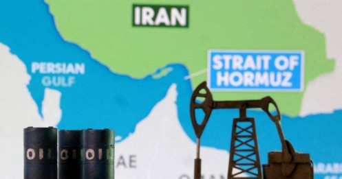 Dầu thô chạm ngưỡng 100 USD: Nước Mỹ đang "đi trên dây"?