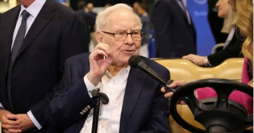Huyền thoại Warren Buffett: Tiền mặt giống như oxy của danh mục đầu tư
