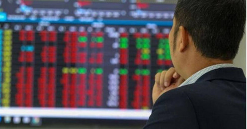 Lãnh đạo đổ tiền mua cổ phiếu: Tín hiệu trước sóng lớn?