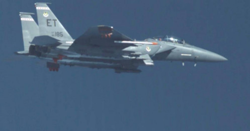 Mỹ ném bom xuyên phá nặng hơn 2 tấn vào 'cứ điểm tên lửa Iran'