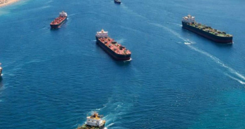 Mỹ đang xem xét sử dụng bảo hiểm của chính phủ để hộ tống tàu thuyền qua eo biển Hormuz