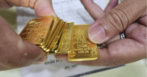 Giá vàng lao dốc mạnh, “bốc hơi” tới 7,5 triệu đồng/lượng chỉ sau một ngày