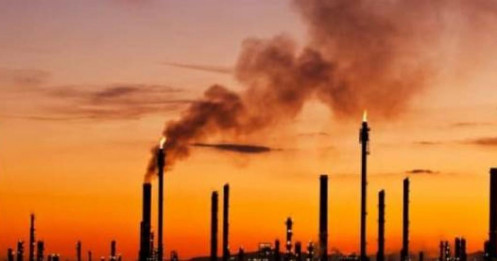 Ngân hàng Standard Chartered dự đoán giá dầu sẽ duy trì ở mức cao trong thời gian dài hơn