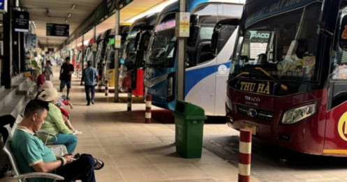 Vận tải đồng loạt tăng cước vì giá xăng dầu 'leo thang'