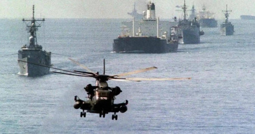 Mỹ dồn hỏa lực phá phong tỏa eo biển Hormuz