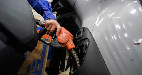 Bộ Chính trị khuyến khích người dân tiết kiệm nhiên liệu