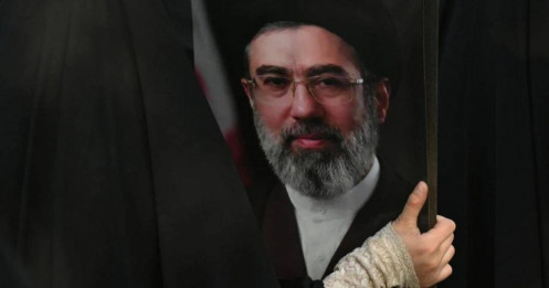 Lãnh tụ Iran đang ở đâu giữa vòng vây lửa?