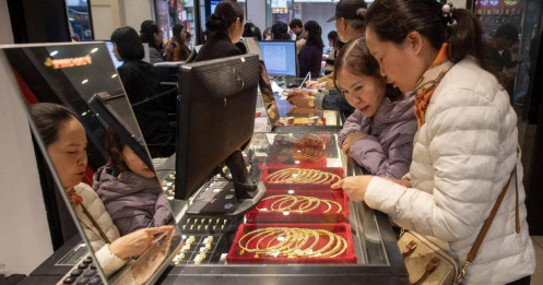 Thua lỗ kỷ lục khi giá vàng lao dốc không phanh