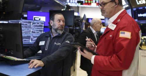 Dow Jones tương lai tăng gần 1,000 điểm, dầu giảm 10%, vàng lên gần 4,500 USD