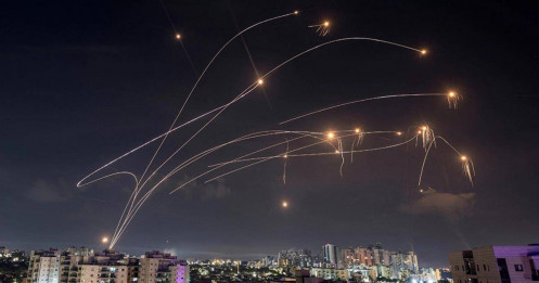 Lưới phòng thủ Israel lộ điểm yếu