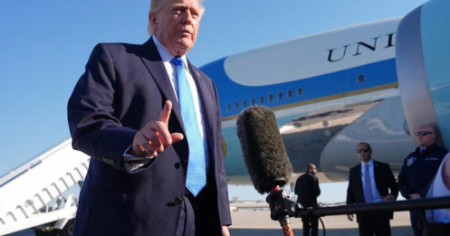 Tổng thống Donald Trump nói: "Eo biển sẽ được kiểm soát chung. Có lẽ là bởi tôi..."