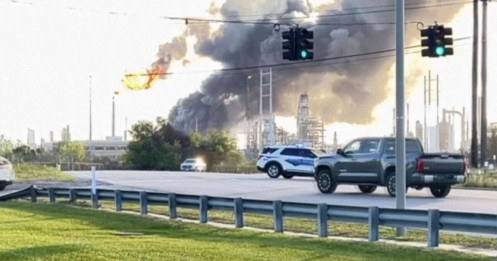 Nổ lớn tại nhà máy lọc dầu ở Mỹ