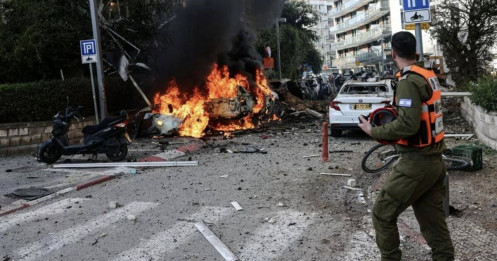 Israel tuyên bố “tổng tấn công”, Iran đáp trả xuyên đêm bằng loạt tên lửa dồn dập