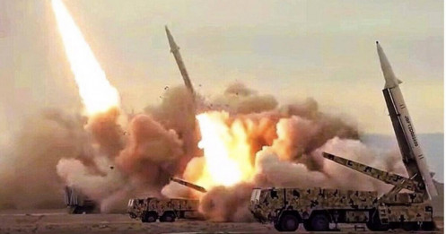 “Lá chắn thép” Israel bị xuyên thủng: Tên lửa Iran lọt lưới, tấn công gây chấn động Tel Aviv