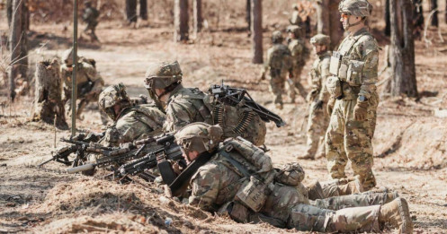 Mỹ 'cân nhắc' điều khoảng 3.000 lính dù đến Trung Đông