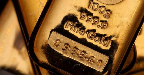 Giá vàng tăng mạnh hơn 2% khi USD suy yếu, lo ngại lãi suất hạ nhiệt