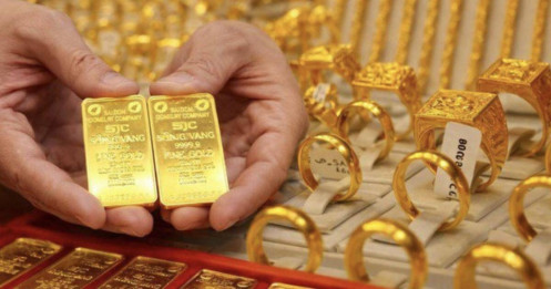 Giá vàng đảo chiều tăng mạnh, nhưng nhà đầu tư vẫn “kẹp lỗ” nặng