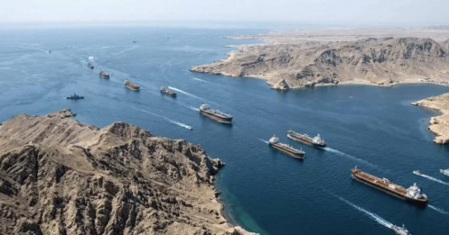 Vì sao Mỹ chưa thể ‘giải cứu’ eo biển Hormuz?