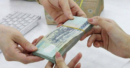 Bất ngờ lãi suất tiết kiệm kỳ hạn 12 tháng cán mốc 10%: Gửi 200 triệu đồng về tay bao nhiêu tiền lãi?