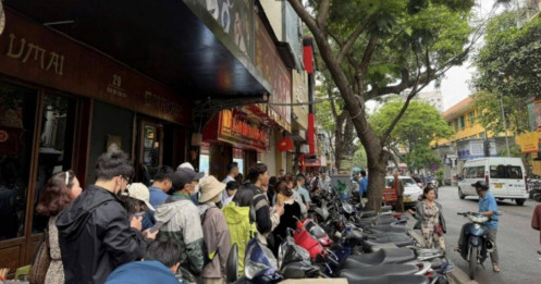 Khổ sở xếp hàng mua vàng bạc rồi trúng quả... đắng