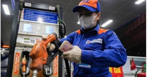 Giá xăng giảm gần 4.000 đồng một lít