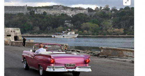 Mỹ âm thầm bơm 30.000 thùng dầu vào Cuba, điều gì đang diễn ra?