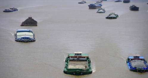 Vận tải đường thủy lao đao vì giá dầu tăng gấp đôi