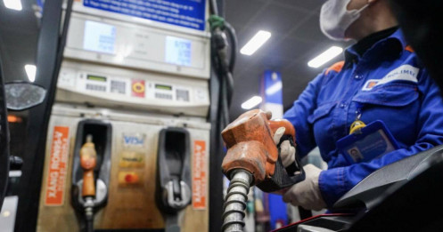 Giá xăng giảm hơn 5.600 đồng một lít