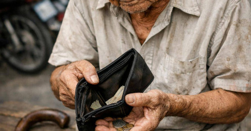 Tuổi già, ví mỏng