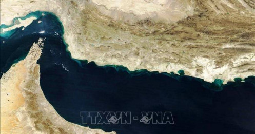 Iran tuyên bố đóng eo biển Hormuz