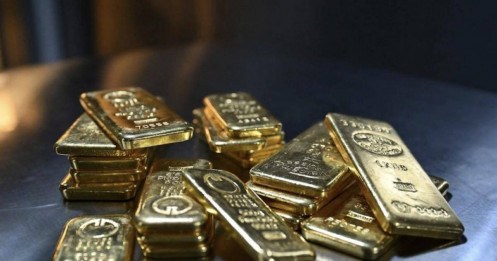 Giá vàng, dầu cùng tăng, chứng khoán Mỹ thấp nhất 7 tháng