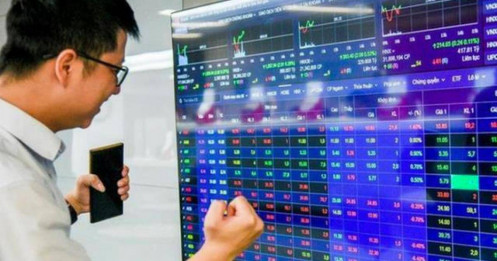 "Đãi cát tìm vàng" giữa vòng xoáy địa chính trị