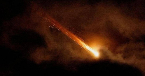 "Mưa hỏa lực" trút xuống Iran