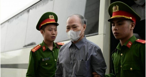 Cựu Thứ trưởng Nông nghiệp ra tòa trong vụ nhận 'quà' 4,5 tỷ đồng