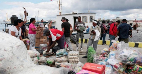 Ông Trump đảo ngược lập trường về việc phong tỏa dầu mỏ Cuba, cho phép tàu chở dầu của Nga đi qua