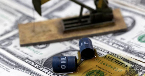 Giá dầu Brent hướng tới mức tăng kỷ lục hàng tháng khi các cuộc tấn công của lực lượng Houthi làm leo thang xung đột vùng Vịnh