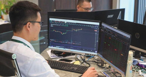 "Game" hay đến mấy cũng không cứu nổi cổ phiếu lúc thị trường rơi