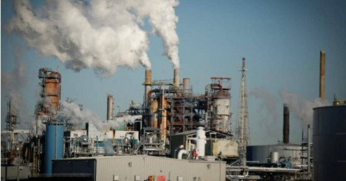 Giá dầu thế giới vượt 115 USD/thùng khi lực lượng Houthi tham chiến