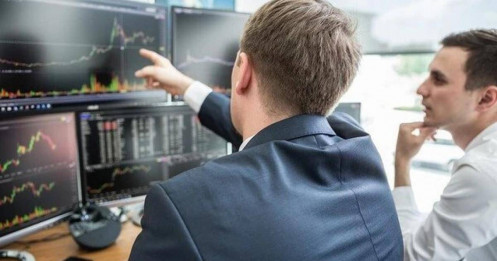 Khối ngoại “xả” 1.300 tỷ đồng phiên đầu tuần, FPT và cổ bank chịu áp lực