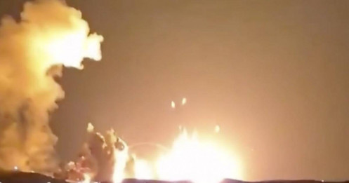 Nổ lớn tại Iran, nghi kho đạn trúng bom xuyên hầm của Mỹ