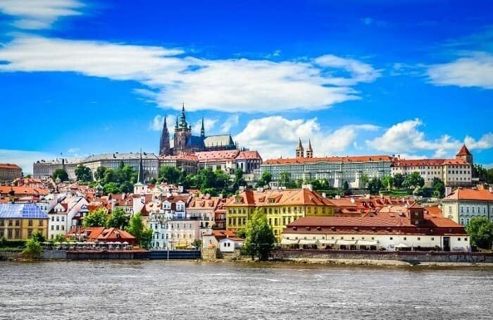 Sau Bulgaria, các nước EU còn lại vẫn gặp nhiều rào cản trong việc gia nhập khu vực đồng euro