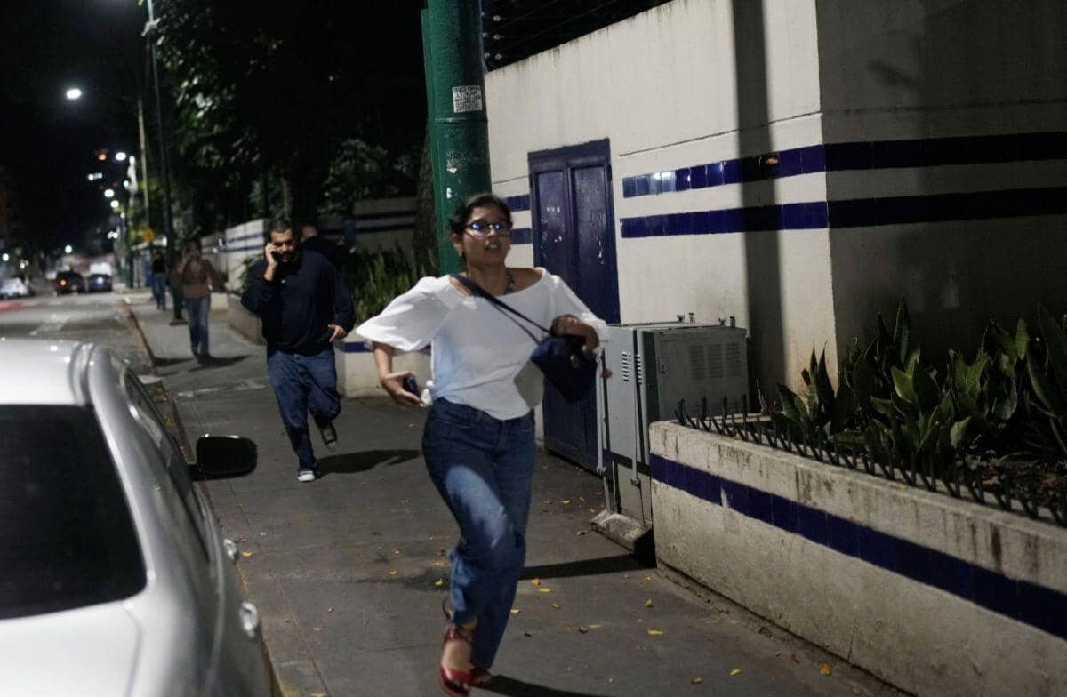 Loạt tiếng nổ lớn rung chuyển thủ đô Venezuela