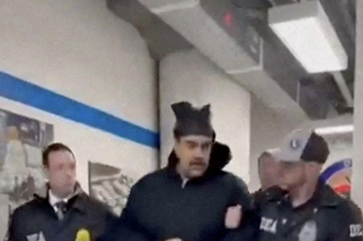 Không phải lời kêu oan, đây là câu nói đầu tiên của Tổng thống Maduro trong trại giam Mỹ
