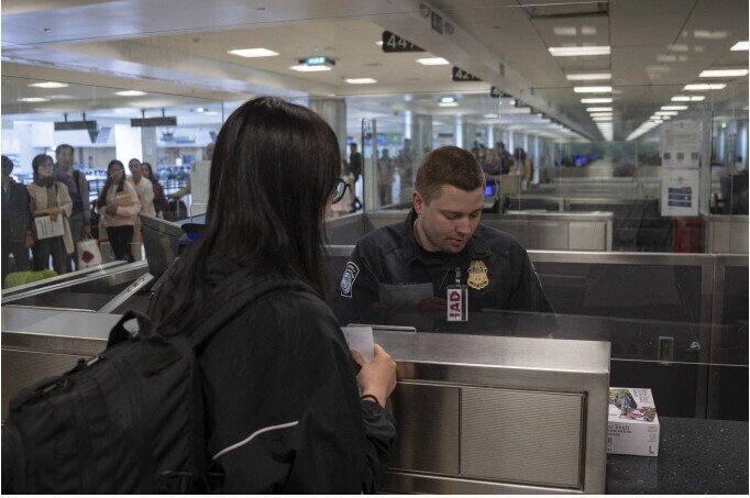 Mỹ yêu cầu người từ 13 nước nộp bảo lãnh 15.000 USD khi xin visa
